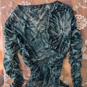 Guess sz L, green floral blouse with Ruching on the sides and the sleeves.